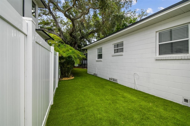 5005 W Evelyn Dr, Tampa, FL 33609 - view of grassy yard
