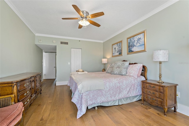1586 Gulf Blvd Unit 2502, Clearwater, FL 33767 - bedroom with ornamental molding, wood finished floors, ceiling fan, baseboards, and a closet