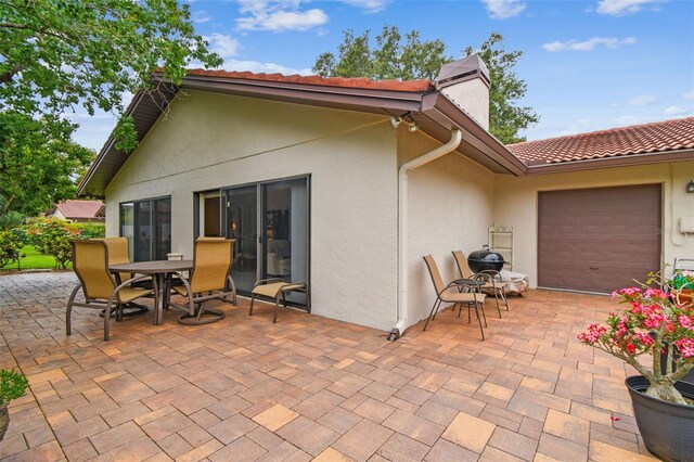 3476 Tarpon Woods Blvd, Palm Harbor, FL 34685 - view of patio / terrace with outdoor dining space and a garage