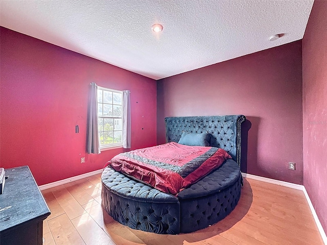 4916 Rolling Green Dr, Wesley Chapel, FL 33543 - bedroom with light wood-type flooring, baseboards, and a textured ceiling