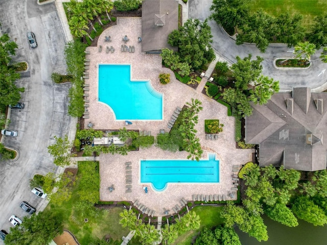 4916 Rolling Green Dr, Wesley Chapel, FL 33543 - aerial view of a pool