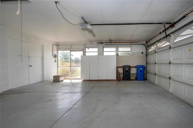 1009 Andover Cir, Sun City Center, FL 33573 - garage with concrete block wall