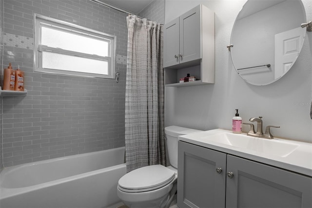 4531 7th Ave N, Saint Petersburg, FL 33713 - full bathroom with toilet, vanity, and shower / tub combo with curtain
