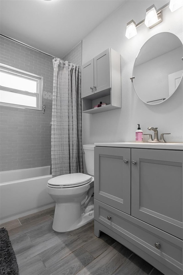4531 7th Ave N, Saint Petersburg, FL 33713 - bathroom with toilet, vanity, and shower / tub combo