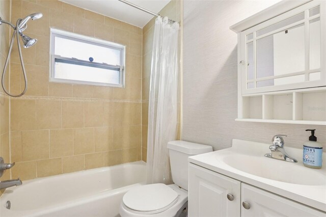 1015 13th Ave NW, Largo, FL 33770 - bathroom featuring vanity and shower / bath combo with shower curtain