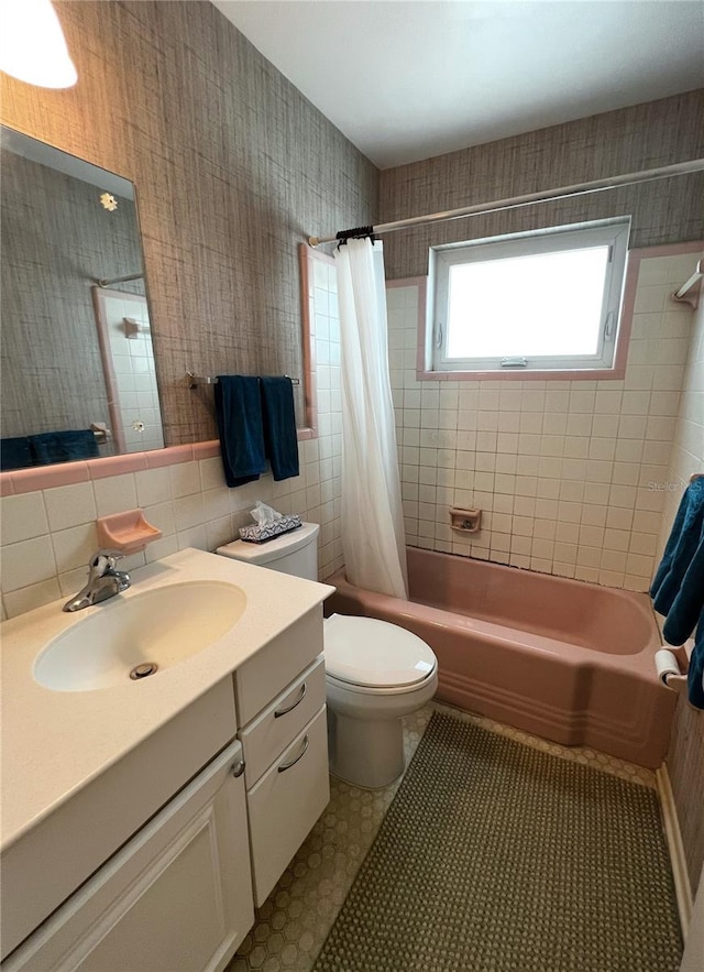 2195 Academy Dr, Clearwater, FL 33764 - bathroom with vanity, shower / bath combo, toilet, and tile walls