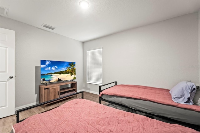 8009 N Primrose Dr, Citrus Springs, FL 34434 - bedroom featuring wood finished floors and baseboards