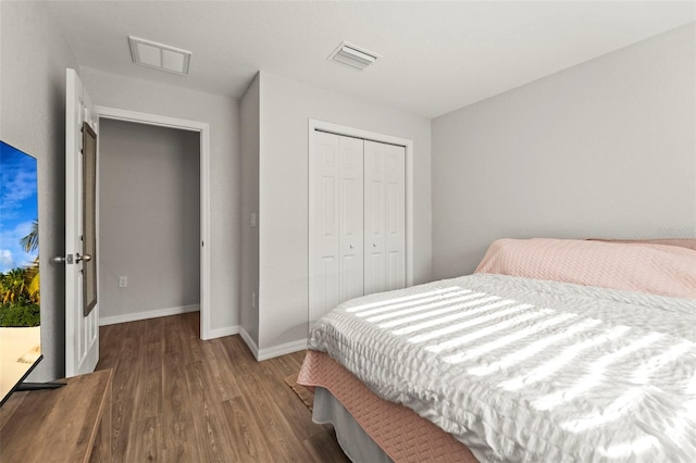 8009 N Primrose Dr, Citrus Springs, FL 34434 - bedroom with wood finished floors, baseboards, and a closet