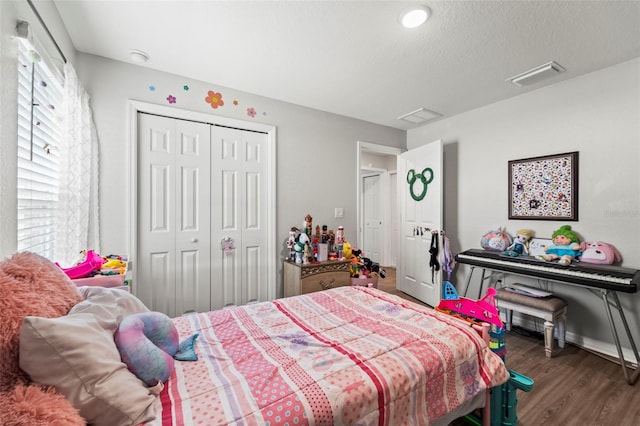 7839 N Quibble Ave, Citrus Springs, FL 34434 - bedroom featuring a closet, wood finished floors, and baseboards