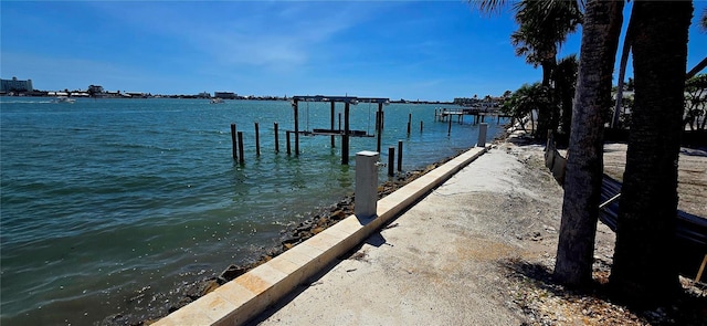 7052 S Shore Dr S, South Pasadena, FL 33707