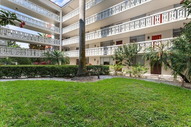 2630 Pearce Dr Unit 108, Clearwater, FL 33764 - surrounding community with a lawn