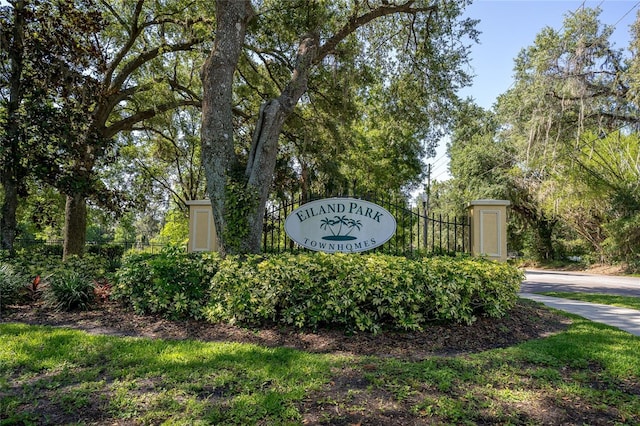 37712 Aaralyn Rd, Zephyrhills, FL 33542 - view of community / neighborhood sign