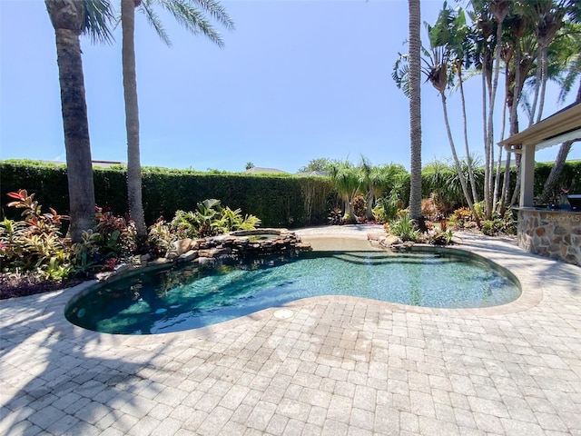 2041 Gold Dust Ct, Trinity, FL 34655 - view of pool featuring a pool with connected hot tub and a patio area
