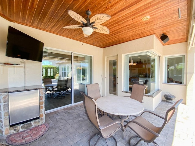 2041 Gold Dust Ct, Trinity, FL 34655 - view of patio / terrace featuring outdoor dining area and a ceiling fan