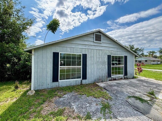 14318 Guava St, Hudson, FL 34667 - view of side of home with a patio