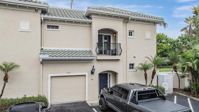 501 Knights Run Ave Unit 6104, Tampa, FL 33602 - view of front of home featuring a balcony, a tile roof, an attached garage, and stucco siding