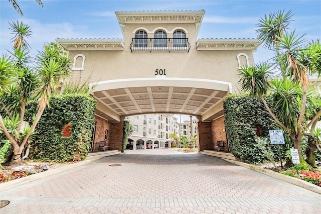 501 Knights Run Ave Unit 6104, Tampa, FL 33602 - view of building exterior featuring decorative driveway
