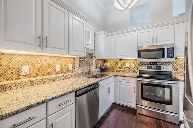 501 Knights Run Ave Unit 6104, Tampa, FL 33602 - kitchen with stainless steel appliances, a sink, crown molding, dark wood-type flooring, and white cabinets
