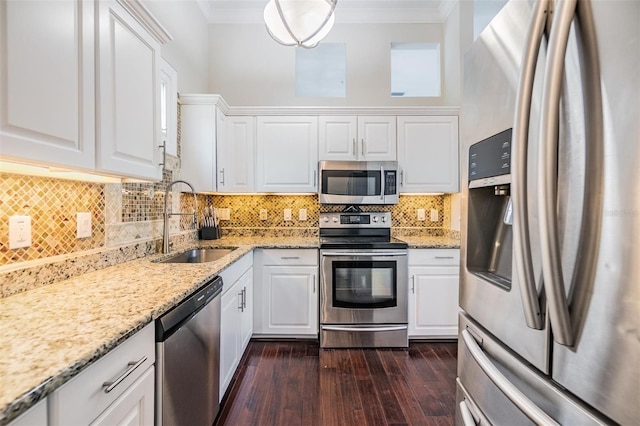 501 Knights Run Ave Unit 6104, Tampa, FL 33602 - kitchen with stainless steel appliances, a sink, crown molding, white cabinetry, and dark wood-type flooring
