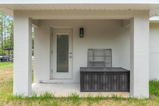 5032 N Crossgate Pt, Beverly Hills, FL 34465 - doorway to property with stucco siding