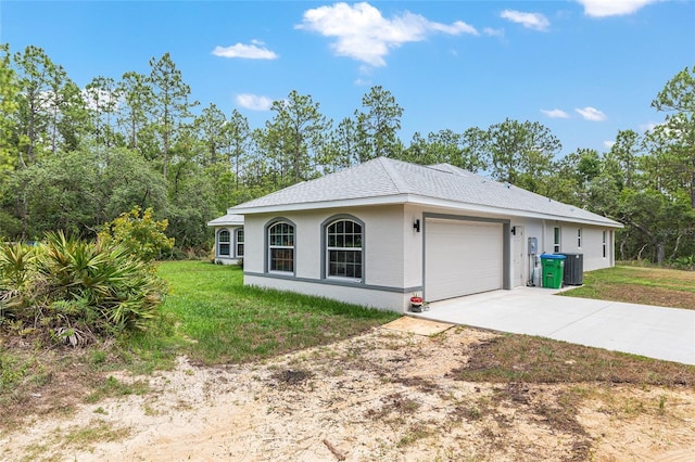 5032 N Crossgate Pt, Beverly Hills, FL 34465 - ranch-style house featuring concrete driveway, a garage, a front yard, and stucco siding