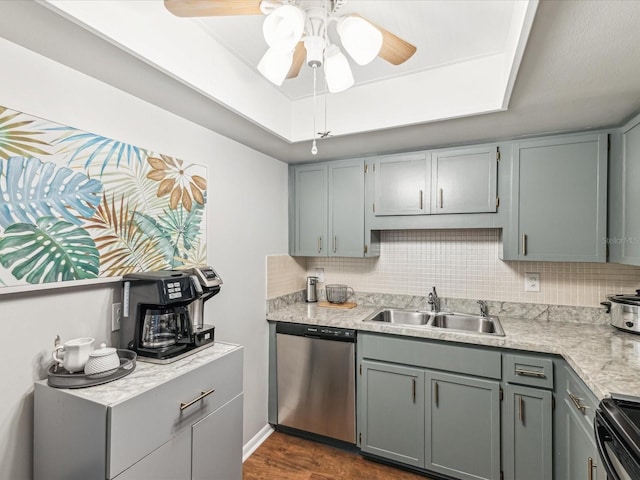 10216 Regal Dr Unit 409, Largo, FL 33774 - kitchen featuring stainless steel appliances, a sink, gray cabinetry, and light countertops