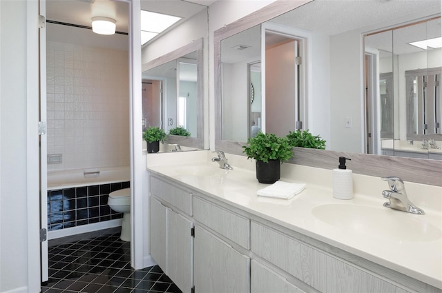 9000 Commodore Dr Unit 606, Seminole, FL 33776 - full bath featuring tile patterned flooring, double vanity, and a bathtub