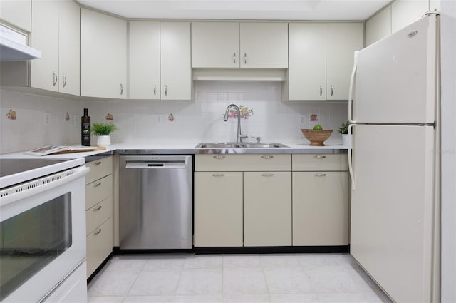 9000 Commodore Dr Unit 606, Seminole, FL 33776 - kitchen featuring white appliances, light countertops, backsplash, under cabinet range hood, and cream cabinetry