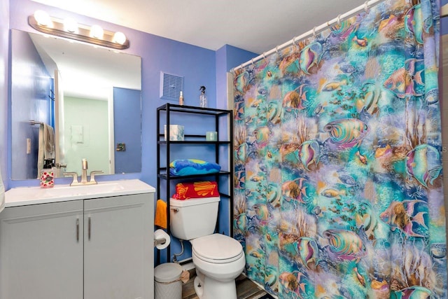 11201 122nd Ave Unit 167, Largo, FL 33778 - full bath featuring vanity and curtained shower