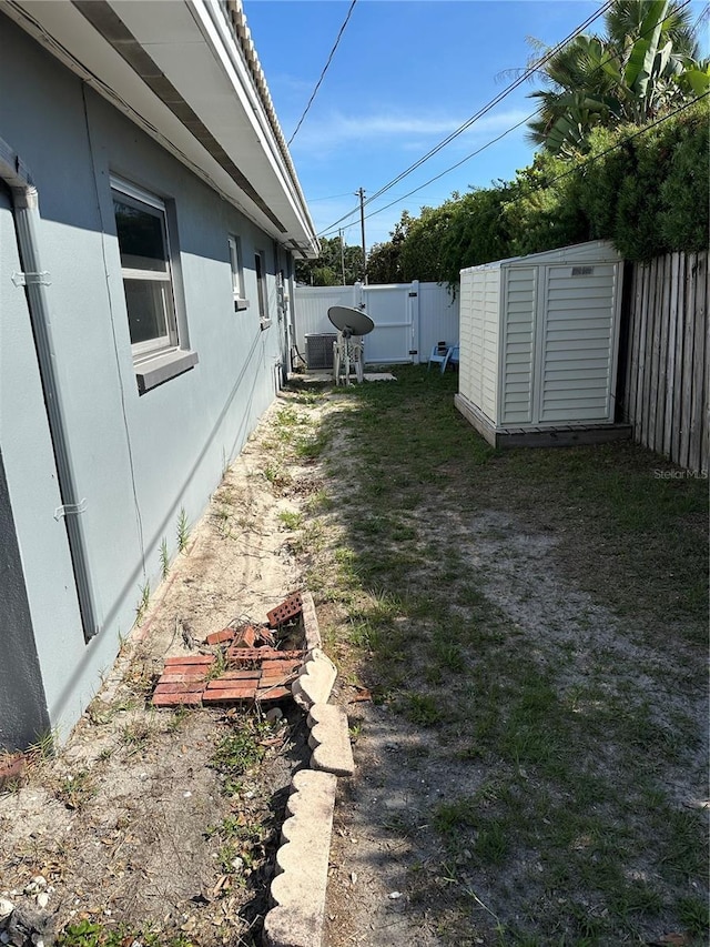 2198 Academy Dr, Clearwater, FL 33764 - view of fenced backyard