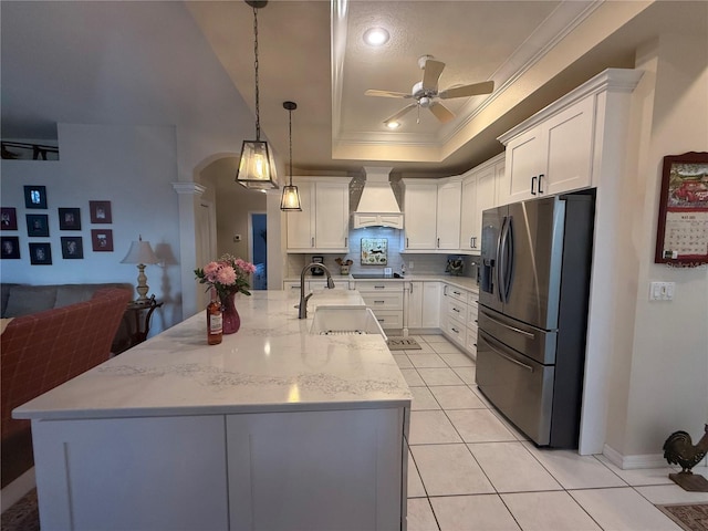 13133 Roseanna Dr, Spring Hill, FL 34609 - kitchen featuring stainless steel fridge with ice dispenser, a sink, custom exhaust hood, a ceiling fan, and crown molding
