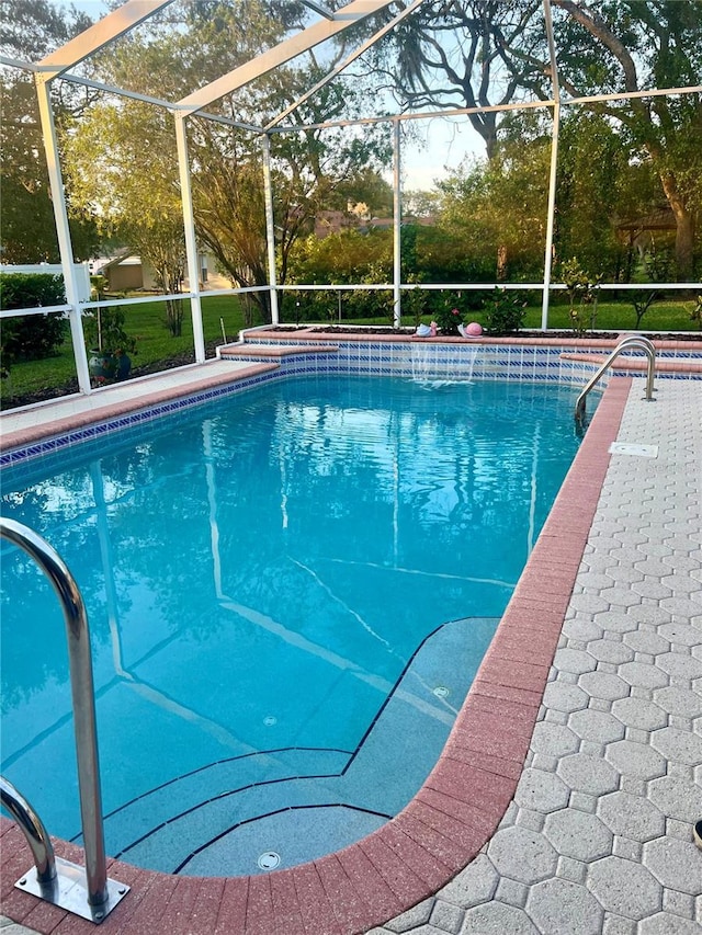 13133 Roseanna Dr, Spring Hill, FL 34609 - swimming pool with glass enclosure and a patio area