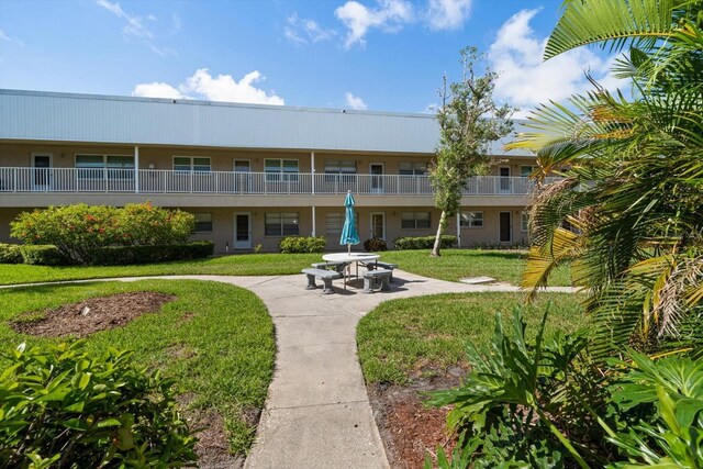 10038 62nd Ter N Unit 17, Saint Petersburg, FL 33708 - view of property's community featuring a lawn