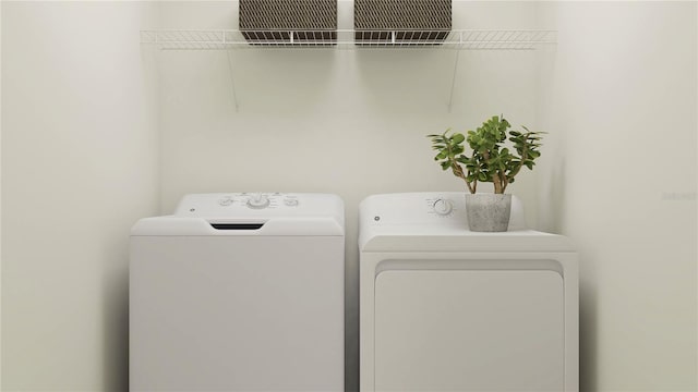 214 SE 27th St, Ruskin, FL 33570 - laundry room featuring washing machine and dryer