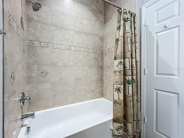 15860 Aurora Lake Cir, Wimauma, FL 33598 - bathroom with shower / bath combo with shower curtain