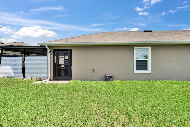 1398 Crescent Hoop Way, Wesley Chapel, FL 33543 - rear view of property with stucco siding and a yard
