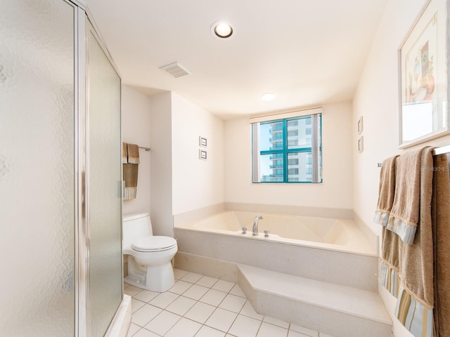 1520 Gulf Blvd Unit 1505, Clearwater Beach, FL 33767 - full bath with toilet, a garden tub, tile patterned flooring, healthy amount of natural light, and recessed lighting