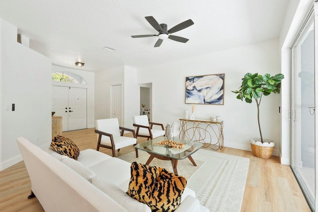 970 Ridgewood Ter, Tarpon Springs, FL 34689 - living area featuring light wood-style flooring and ceiling fan