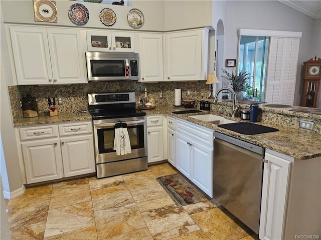 4755 N El Camino Dr, Beverly Hills, FL 34465 - kitchen featuring stainless steel appliances, a sink, decorative backsplash, ornamental molding, and white cabinetry