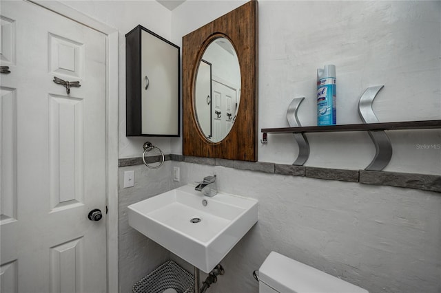 1683 Pine St, Largo, FL 33774 - half bathroom featuring toilet and a sink