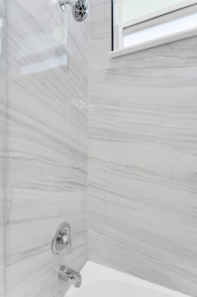3616 W Anderson Ave, Tampa, FL 33611 - full bath with shower / tub combination