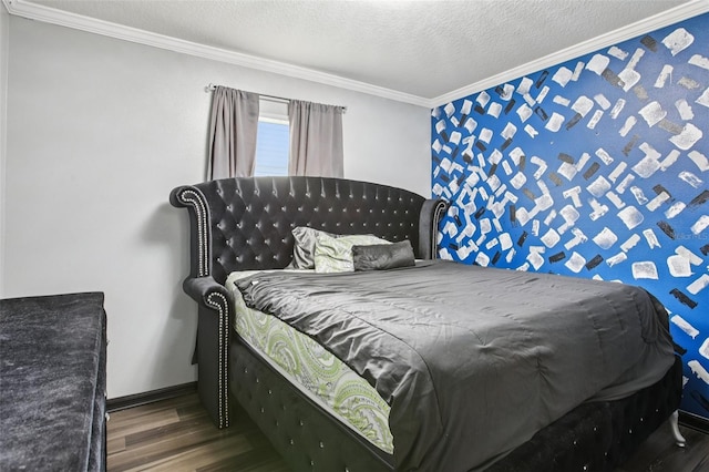 10233 Opaline Sky Pl, Riverview, FL 33578 - bedroom with wood finished floors, crown molding, a textured ceiling, and baseboards