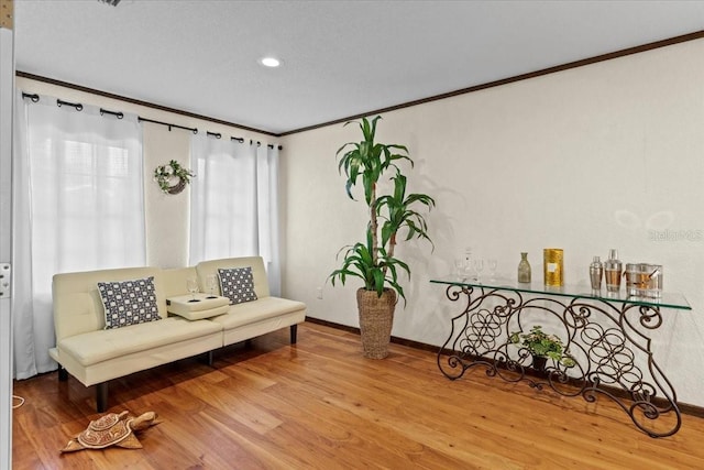 4301 S Lockwood Ridge Rd, Sarasota, FL 34231 - living area featuring crown molding, wood finished floors, baseboards, and recessed lighting