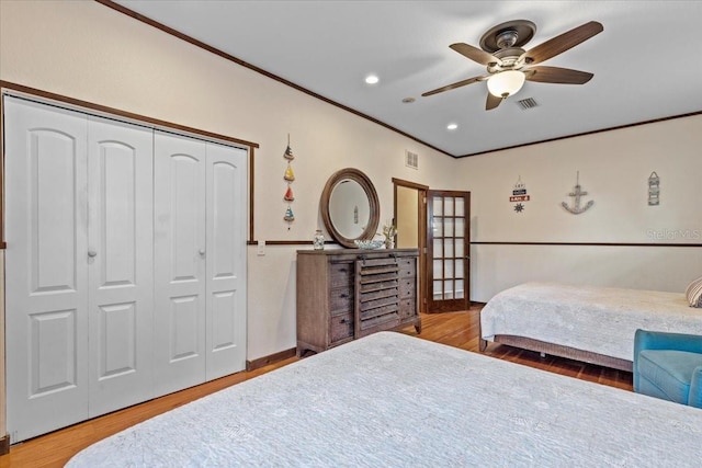 4301 S Lockwood Ridge Rd, Sarasota, FL 34231 - bedroom featuring crown molding, wood finished floors, a closet, ceiling fan, and recessed lighting