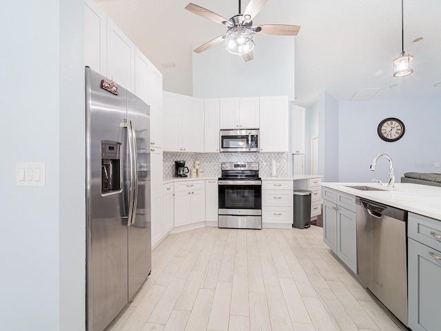 382 Florian Way, Spring Hill, FL 34609 - kitchen with appliances with stainless steel finishes, a sink, tasteful backsplash, light countertops, and a ceiling fan