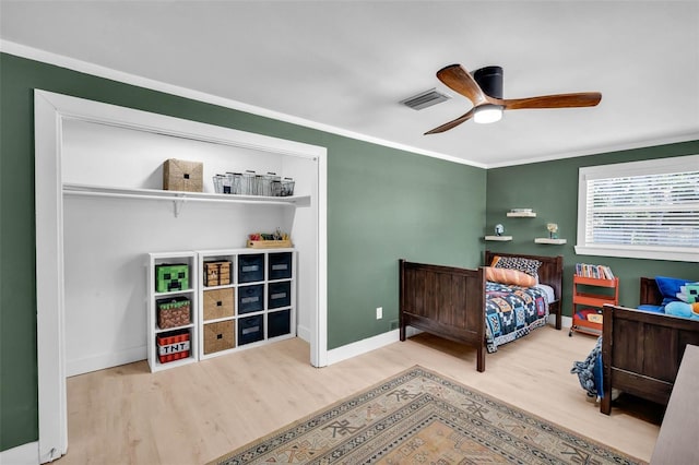 504 7th Ave SW, Largo, FL 33770 - bedroom featuring wood finished floors, baseboards, ceiling fan, and crown molding