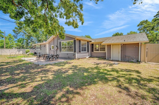 504 7th Ave SW, Largo, FL 33770 - back of house with a gate and a patio