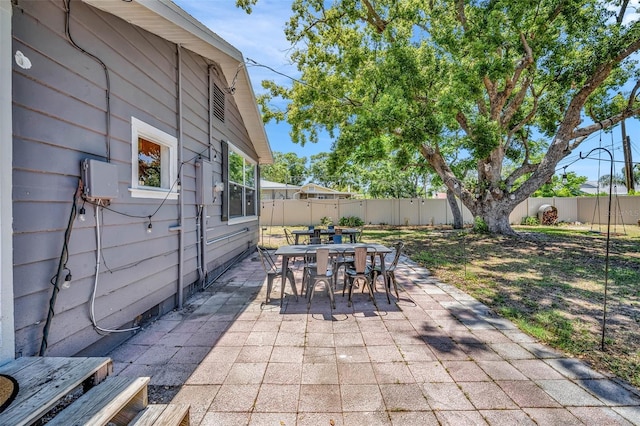 504 7th Ave SW, Largo, FL 33770 - fenced backyard featuring a patio area and outdoor dining area