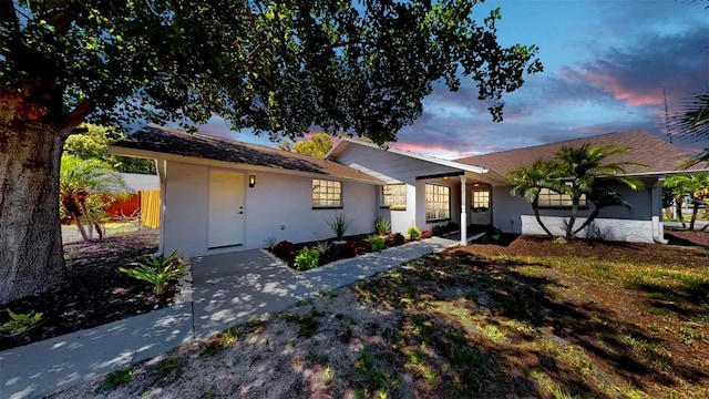 829 Riverside Dr, Tarpon Springs, FL 34689 - ranch-style home with stucco siding
