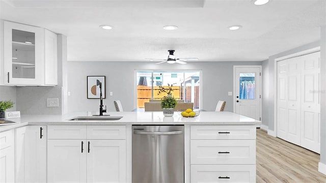 829 Riverside Dr, Tarpon Springs, FL 34689 - kitchen featuring dishwasher, a peninsula, light wood-style floors, a sink, and light countertops
